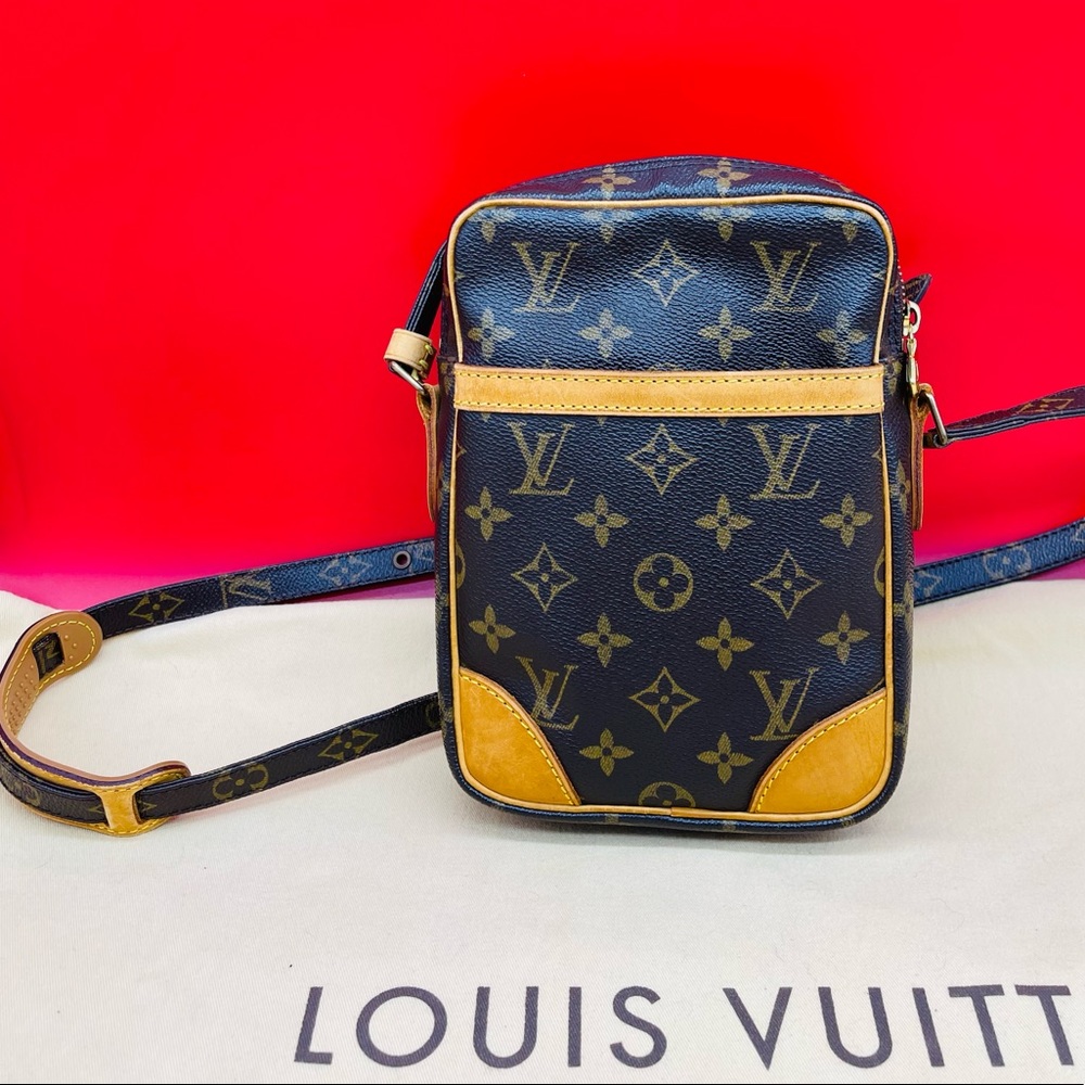 Auth Louis Vuitton Monogram Danube